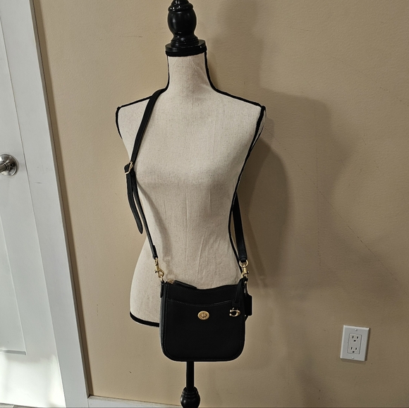 Coach pebbled leather chaise crossbody Bag New - Picture 9 of 10